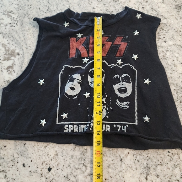 Forever 21 kiss shirt small.                   Bin 30 - Picture 7 of 10